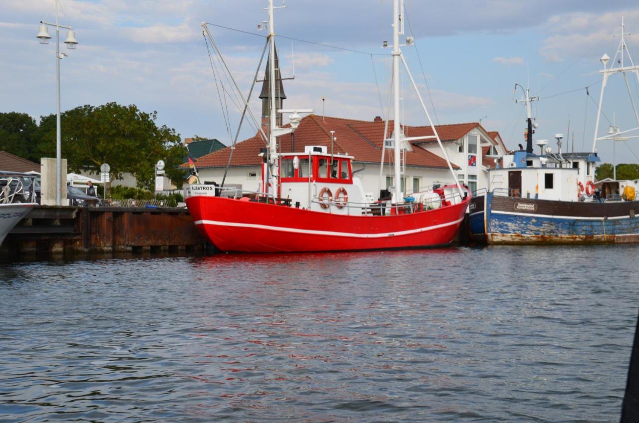 Reetferienhaus - Schaprode Hafen ภายนอก รูปภาพ