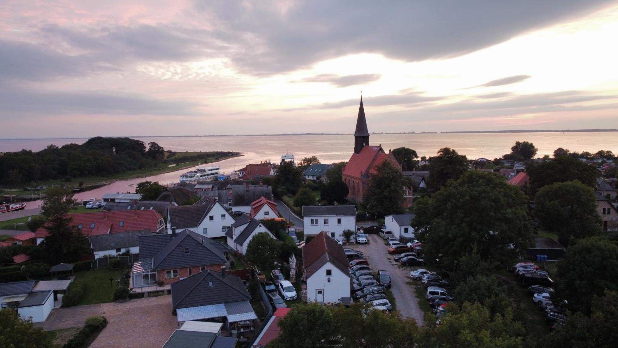 Reetferienhaus - Schaprode Hafen ภายนอก รูปภาพ